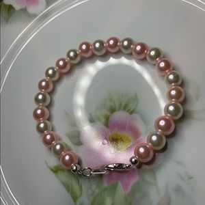 ୨୧ Pearly Love ୨୧ bracelet